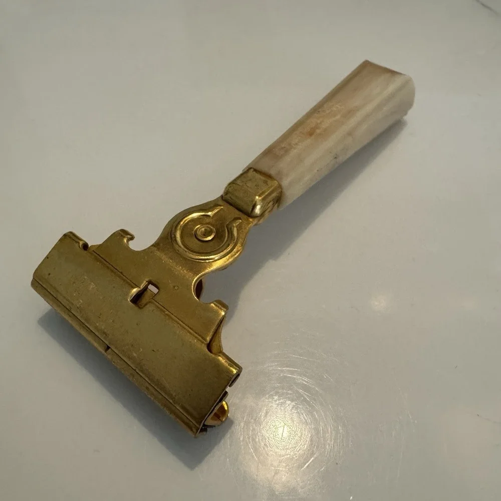 Vintage Eversharp Schick Injector Safety Razor Type G‎ Bakelite Handle USA 1940s